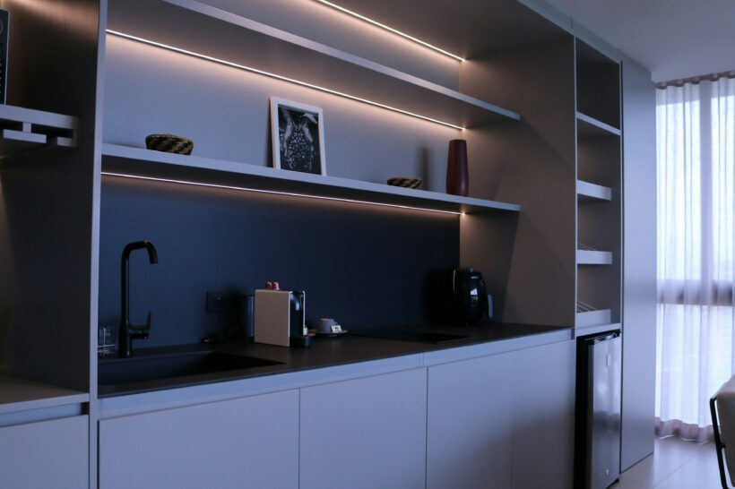 Smart under cabinet lighting: the hidden gem of home automation